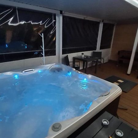 Apartament - Jacuzzi 热舒夫 外观 照片