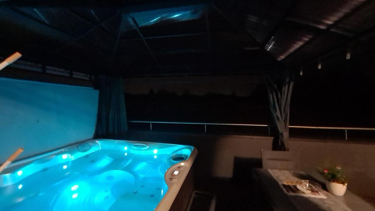 Apartament - Jacuzzi 热舒夫 外观 照片