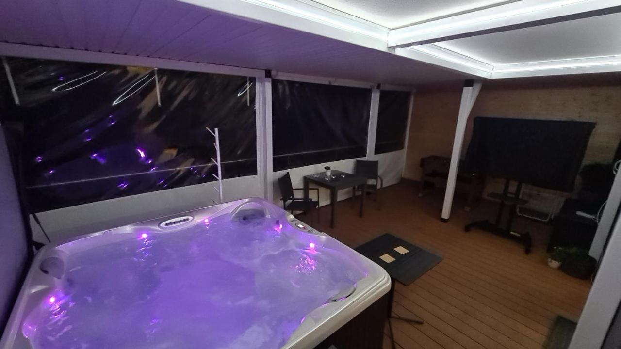 Apartament - Jacuzzi 热舒夫 外观 照片