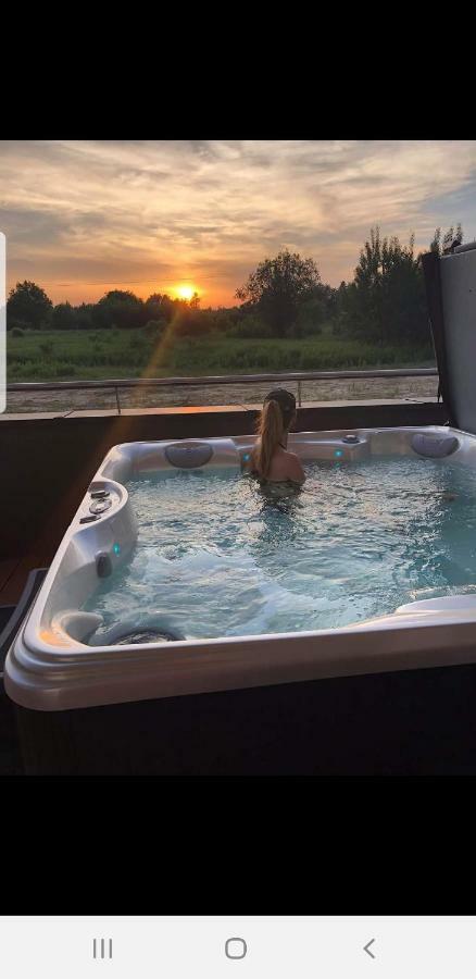Apartament - Jacuzzi 热舒夫 外观 照片